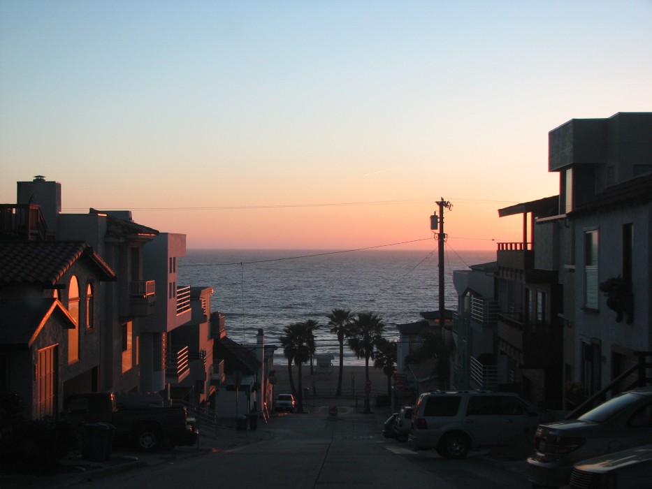 Portos Surf Cafe, Manhattan Beach, CA - California Beaches